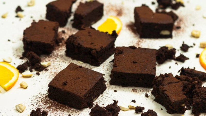 Gluteeniton appelsiini-pähkinäbrownie